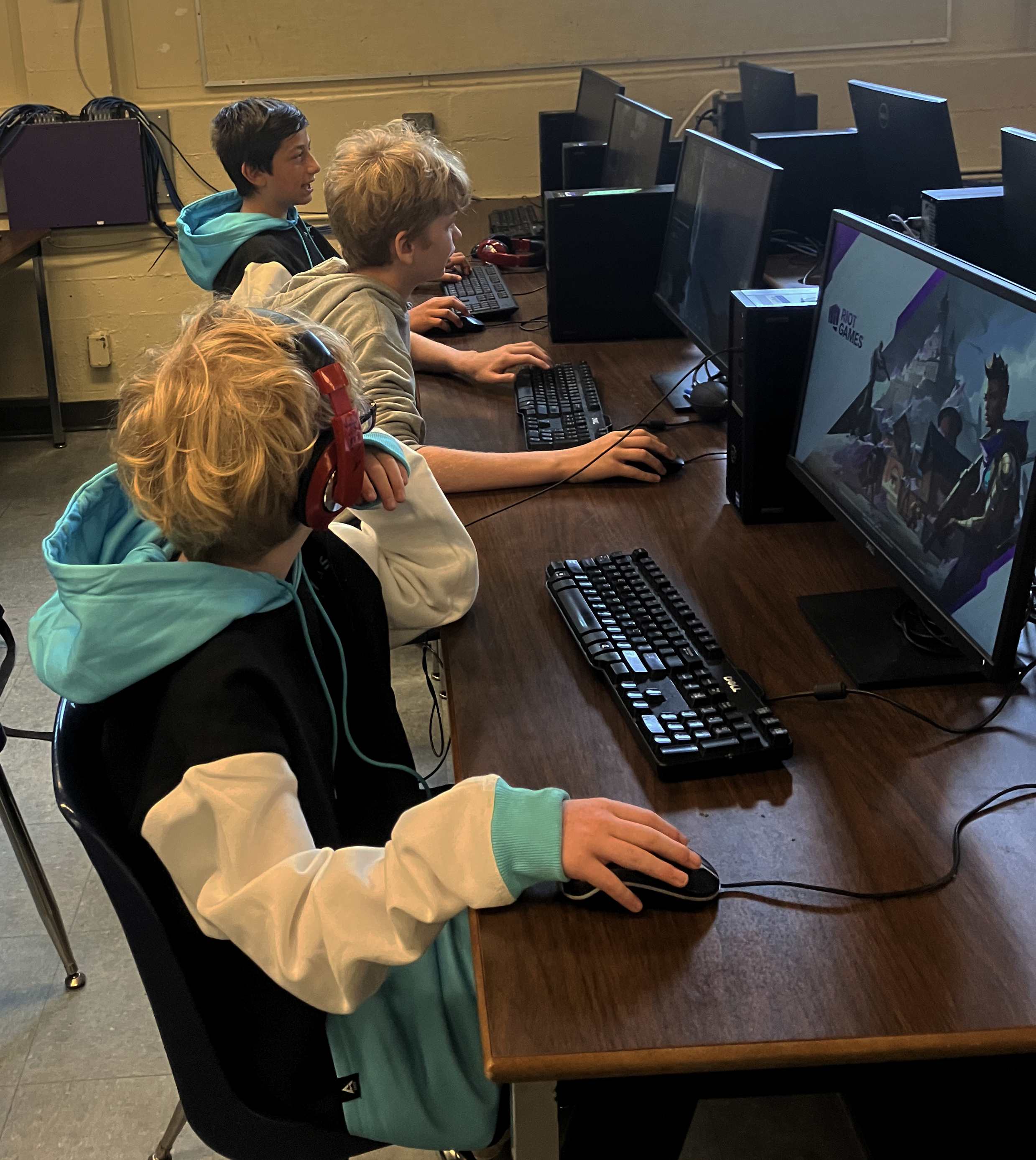 Students gaming together